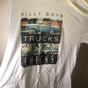 ❤️Silly Boys Tucks Are For Chicks T-Shirt❤️